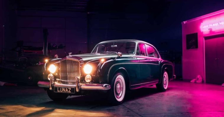 Bentley S2 1962 under pink light