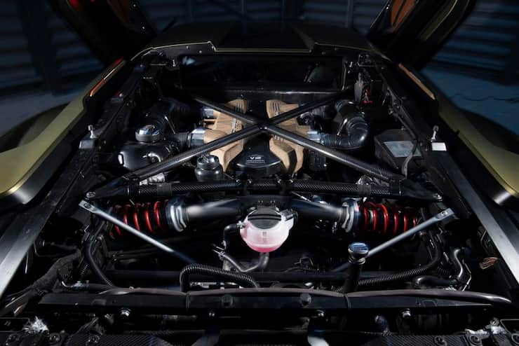 Lamborghini Sián FKP 37 engine bay, pistons, suspension and engine mounts open hood back cover.