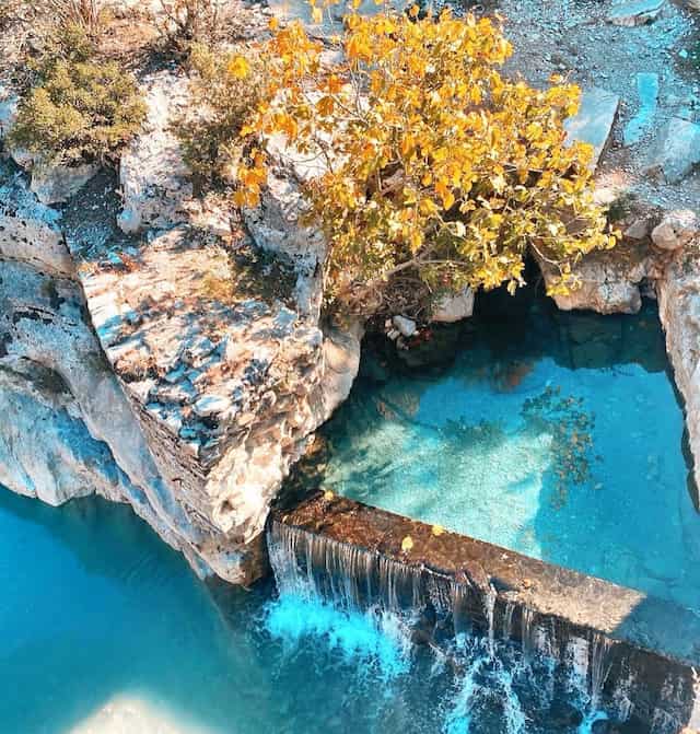 thermal bath in benja filled with blue water and surrounded by rocks