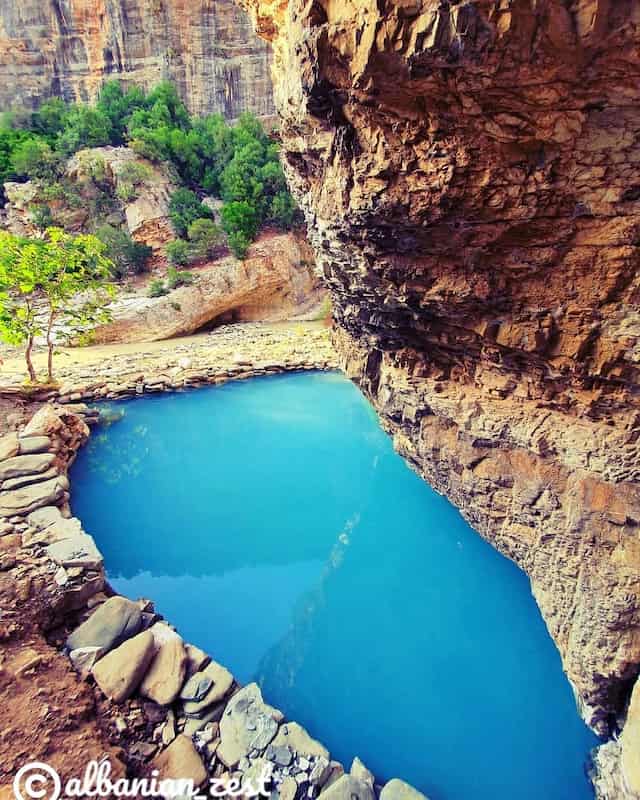thermal bath in benja filled with blue water and surrounded by rocks