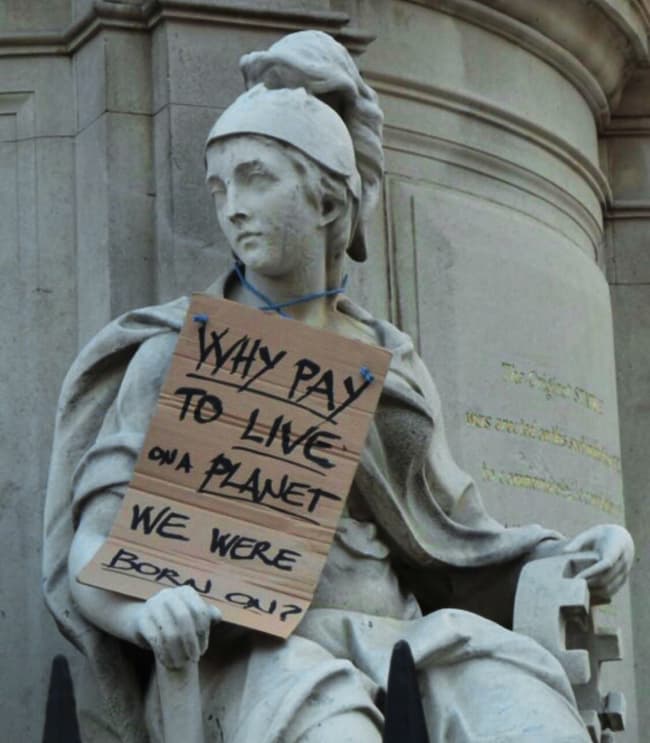 statue against pay to live